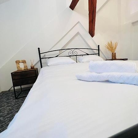 Apartament In Regim Hotelier King Mediaş Exteriör bild
