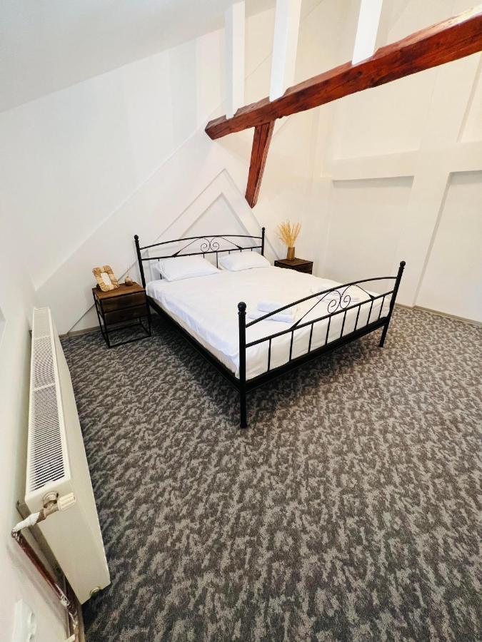 Apartament In Regim Hotelier King Mediaş Exteriör bild