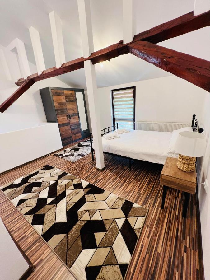 Apartament In Regim Hotelier King Mediaş Exteriör bild