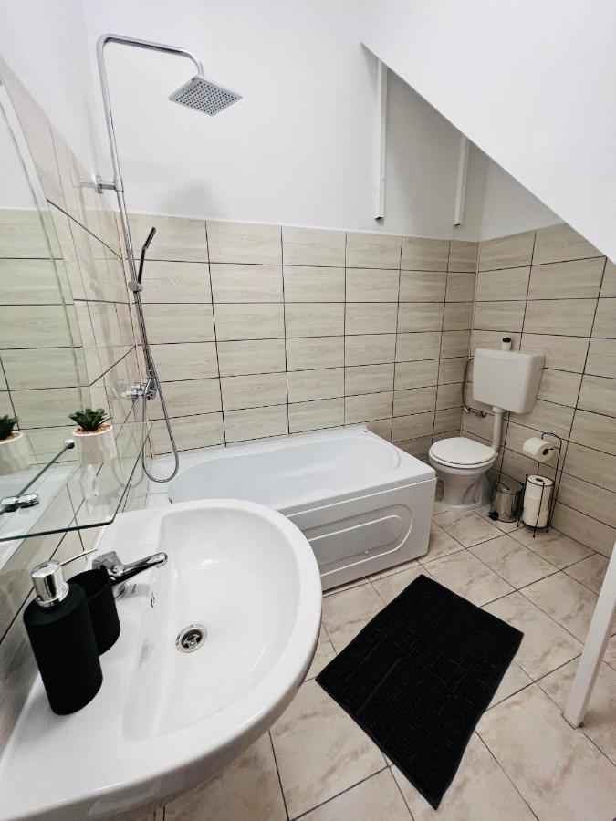 Apartament In Regim Hotelier King Mediaş Exteriör bild
