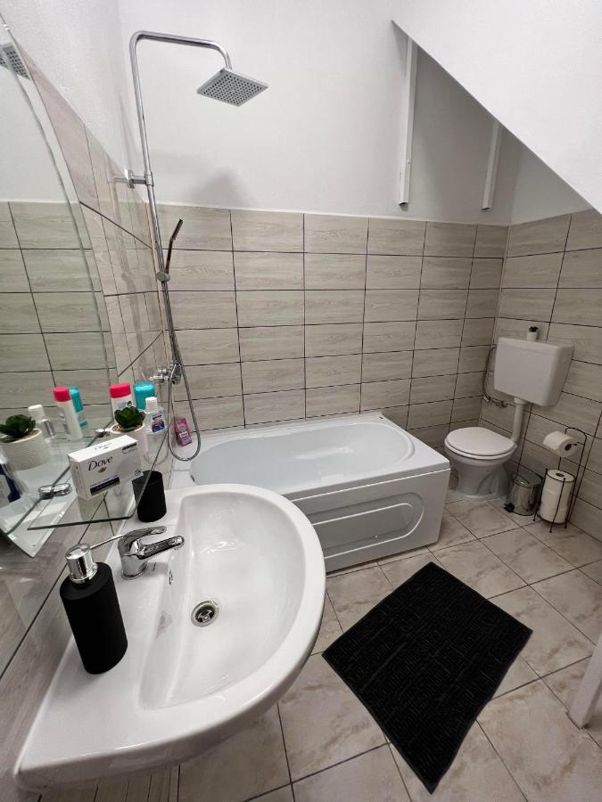Apartament In Regim Hotelier King Mediaş Exteriör bild